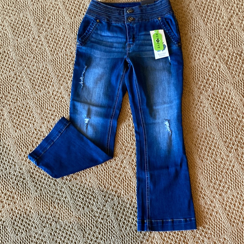 Versona Denim. Size 4 crop. Stretch with mid rise.